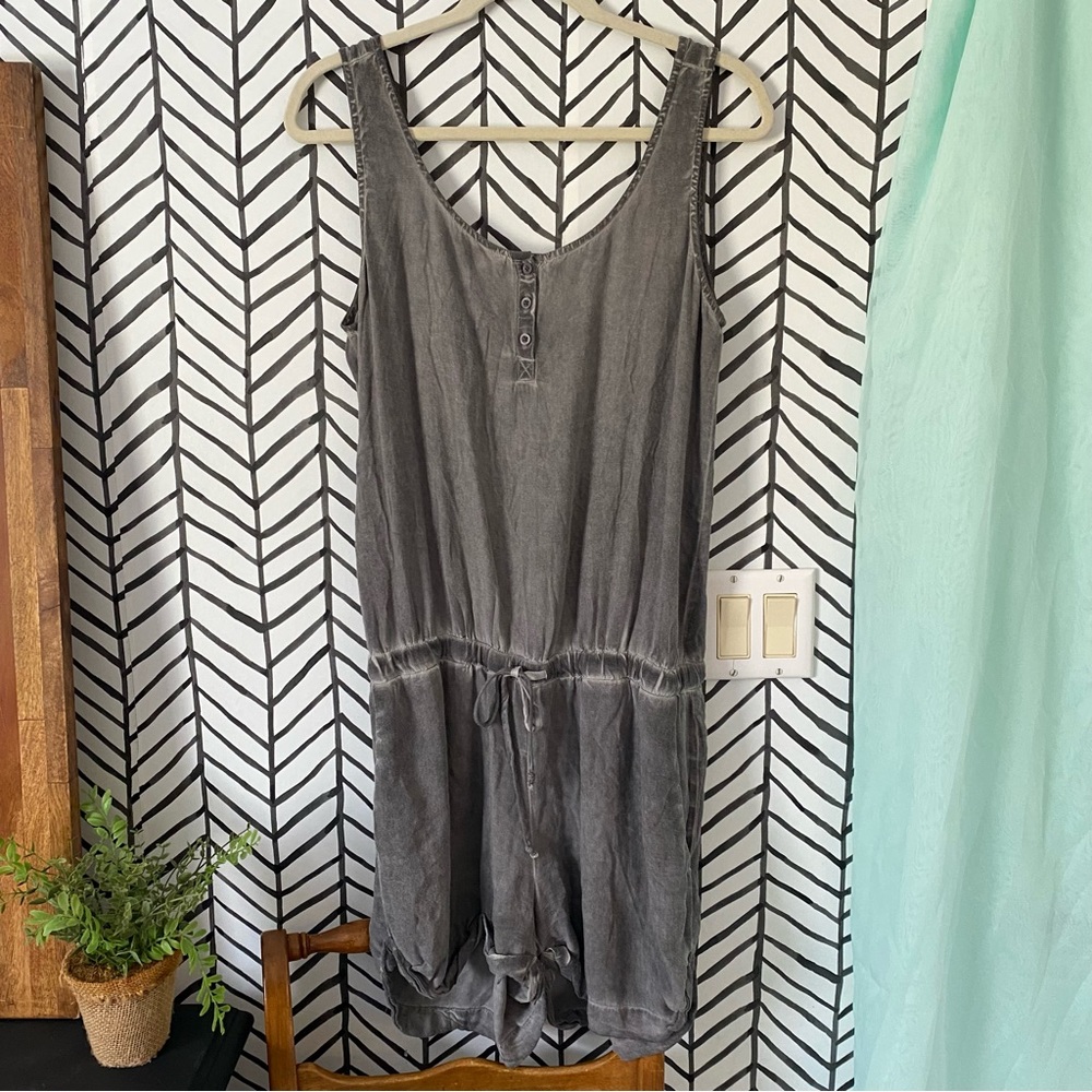 ❤️ Anthro Cloth & Stone Open Back Romper Size L